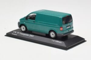 Volkswagen T5 Transporter Verde Minichamps 1:43 400052261 Metal - imagem 3 de 4