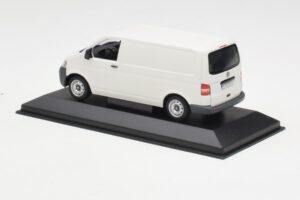 Volkswagen T5 Transporter Branco Minichamps 1:43 T5002-B Metal - imagem 3 de 4
