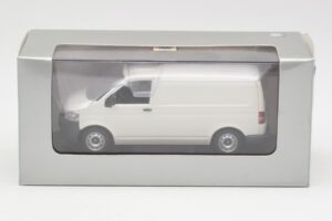 Volkswagen T5 Transporter Branco Minichamps 1:43 T5002-B Metal - imagem 4 de 4