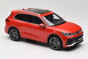 Volkswagen Tiguan eTSI R-Line Persimmon Red Metallic Otto 1:18 OT489 Resina - imagem 4 de 6