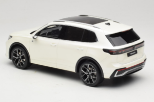 Volkswagen Tiguan R-Line Oryx White Pearl Otto 1:18 OT1219 Resina - imagem 5 de 6