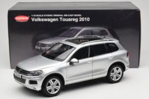 Volkswagen Touareg 7L Silver Metallic Kyosho 1:18 8821CS Metal - imagem 8 de 8