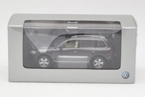 Volkswagen Touareg Cinzento Minichamps 1:43 TOUAREG001 Metal - imagem 4 de 4