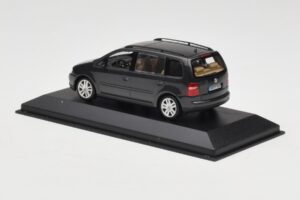Volkswagen Touran 1T Verde Escuro Minichamps 1:43 400052101 Metal - imagem 3 de 4