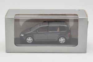 Volkswagen Touran 1T Verde Escuro Minichamps 1:43 400052101 Metal - imagem 4 de 4
