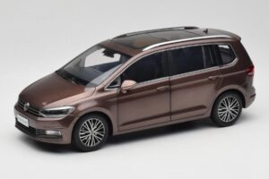 Volkswagen Touran 5T Castanho Paudi Model 1:18 ZVE000003BRA Metal