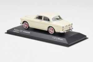 Volvo 121 Amazon Branco Minichamps 1:43 430171040 Metal - imagem 3 de 4