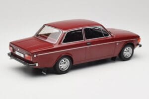 Volvo 142 Vermelho Escuro MCG 1:18 MCG18443 Metal - imagem 2 de 6