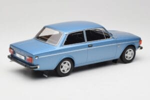 Volvo 142 Azul Claro MCG 1:18 MCG18444 Metal - imagem 2 de 6