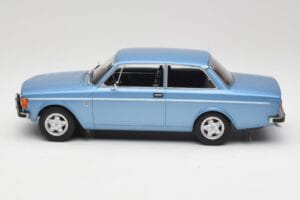 Volvo 142 Azul Claro MCG 1:18 MCG18444 Metal - imagem 3 de 6