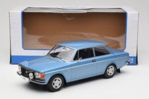 Volvo 142 Azul Claro MCG 1:18 MCG18444 Metal - imagem 6 de 6