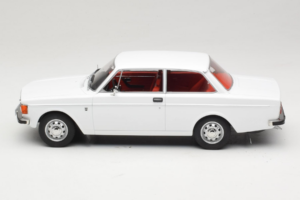 Volvo 142 Branco MCG 1:18 MCG18445 Metal - imagem 3 de 6