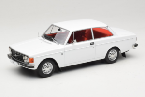 Volvo 142 Branco MCG 1:18 MCG18445 Metal