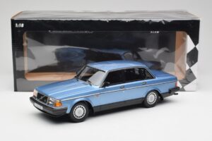 Volvo 240 GL Azul Metálico Minichamps 1:18 155171404 Metal - imagem 6 de 6
