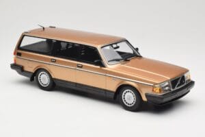 Volvo 240 GL Break Gold Metallic Minichamps 1:18 155171415 Metal - imagem 4 de 6