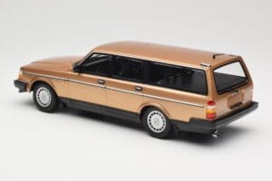 Volvo 240 GL Break Gold Metallic Minichamps 1:18 155171415 Metal - imagem 5 de 6