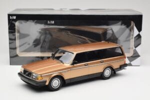 Volvo 240 GL Break Gold Metallic Minichamps 1:18 155171415 Metal - imagem 6 de 6
