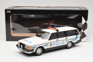 Volvo 240 GL Break Polis Sweden Minichamps 1:18 155171480 Metal - imagem 6 de 6