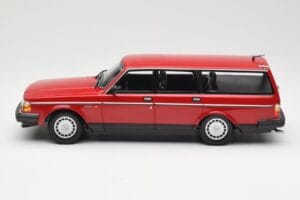 Volvo 240 GL Break Vermelho Minichamps 1:18 155171411 Metal - imagem 3 de 6