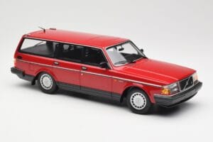 Volvo 240 GL Break Vermelho Minichamps 1:18 155171411 Metal - imagem 4 de 6