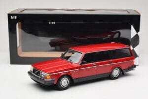 Volvo 240 GL Break Vermelho Minichamps 1:18 155171411 Metal - imagem 6 de 6