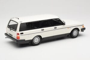 Volvo 240 GL Break Branco Minichamps 1:18 155171412 Metal - imagem 2 de 6