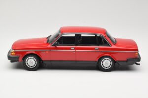 Volvo 240 GL Vermelho Escuro Minichamps 1:18 166171401 Metal - imagem 3 de 6