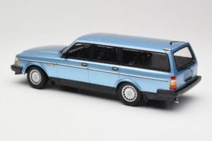 Volvo 240 GL Estate Blue Metallic Minichamps 1:18 155171414 Metal - imagem 5 de 6