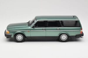 Volvo 240 GL Estate Green Metallic Minichamps 1:18 155171410 Metal - imagem 3 de 6