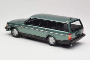 Volvo 240 GL Estate Green Metallic Minichamps 1:18 155171410 Metal - imagem 5 de 6