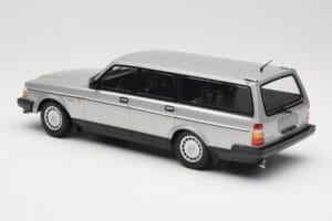 Volvo 240 GL Estate Prata Minichamps 1:18 155171416 Metal - imagem 5 de 6