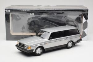 Volvo 240 GL Estate Prata Minichamps 1:18 155171416 Metal - imagem 6 de 6
