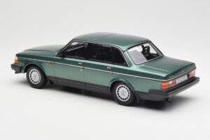Volvo 240 GL Verde Metálico Minichamps 1:18 155171400 Metal - imagem 5 de 6