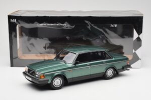 Volvo 240 GL Verde Metálico Minichamps 1:18 155171400 Metal - imagem 6 de 6