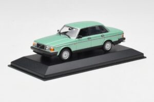 Volvo 240 GL Verde Metálico Minichamps 1:43 400171402 Metal - imagem 2 de 4