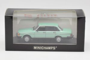 Volvo 240 GL Verde Metálico Minichamps 1:43 400171402 Metal - imagem 4 de 4
