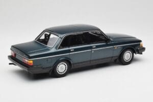 Volvo 240 GL Petrol Metallic Minichamps 1:18 155171407 Metal - imagem 2 de 6