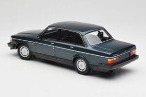 Volvo 240 GL Petrol Metallic Minichamps 1:18 155171407 Metal - imagem 5 de 6
