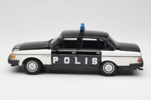 Volvo 240 GL Polis Sweden Preto Minichamps 1:18 155171497 Metal - imagem 3 de 6