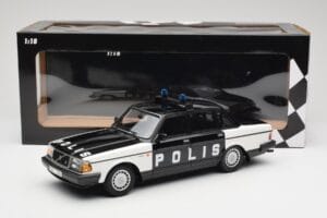 Volvo 240 GL Polis Sweden Preto Minichamps 1:18 155171497 Metal - imagem 6 de 6