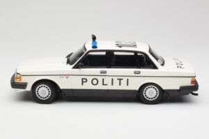 Volvo 240 GL Politi Denmark Minichamps 1:18 155171495 Metal - imagem 3 de 6
