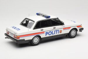 Volvo 240 GL Politi Norway Minichamps 1:18 155171491 Metal - imagem 2 de 6