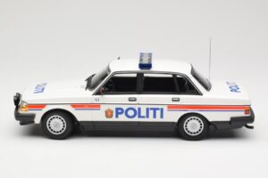 Volvo 240 GL Politi Norway Minichamps 1:18 155171491 Metal - imagem 3 de 6