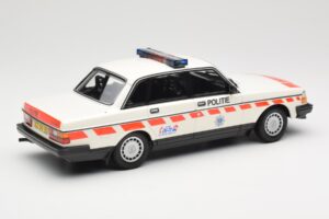 Volvo 240 GL Politie Netherlands Minichamps 1:18 155171498 Metal - imagem 2 de 6