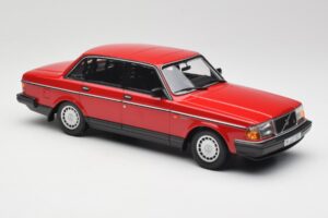 Volvo 240 GL Vermelho Minichamps 1:18 155171401 Metal - imagem 4 de 6