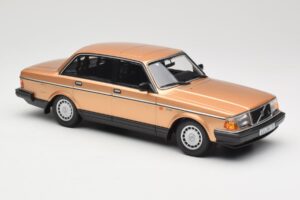 Volvo 240 GL Dourado Minichamps 1:18 155171405 Metal - imagem 4 de 6