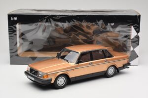 Volvo 240 GL Dourado Minichamps 1:18 155171405 Metal - imagem 6 de 6