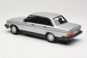 Volvo 240 GL Prata Minichamps 1:18 155171408 Metal - imagem 5 de 6