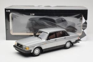 Volvo 240 GL Prata Minichamps 1:18 155171408 Metal - imagem 6 de 6