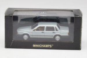 Volvo 240 GL Prata Metálico Minichamps 1:43 940171402 Metal - imagem 4 de 4